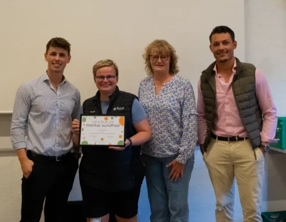 Customers recieving Meta Learn certificate for mental health