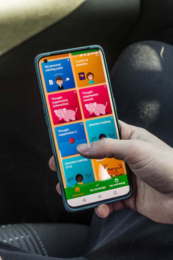 Holding the Meta Learn app